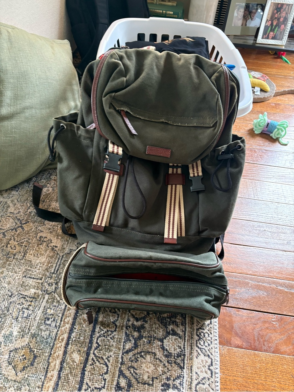 Baekgaard Sloan Backpack in Green Canvas - Picture 8 of 8